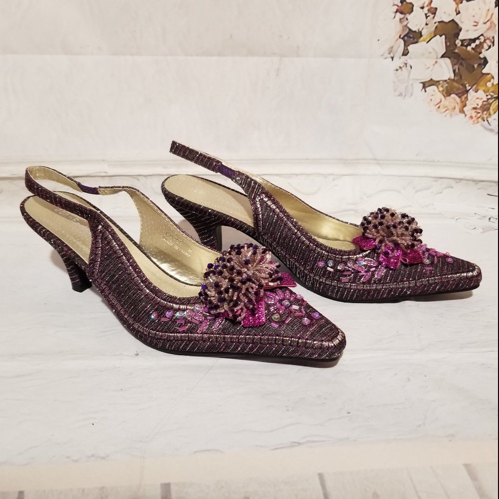 JOHN FASHION SLIKEN EMBROIDERY BEADS RIBBON FLORAL SANDALS SIZE 8